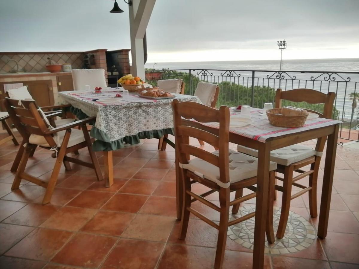 Le Spiagge Bed and Breakfast Letojanni Exteriör bild